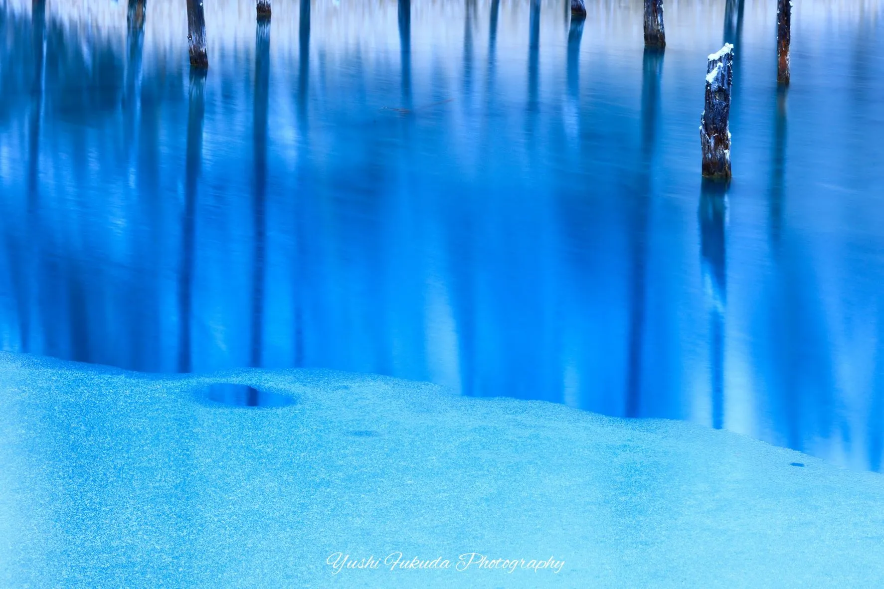 青い池冬